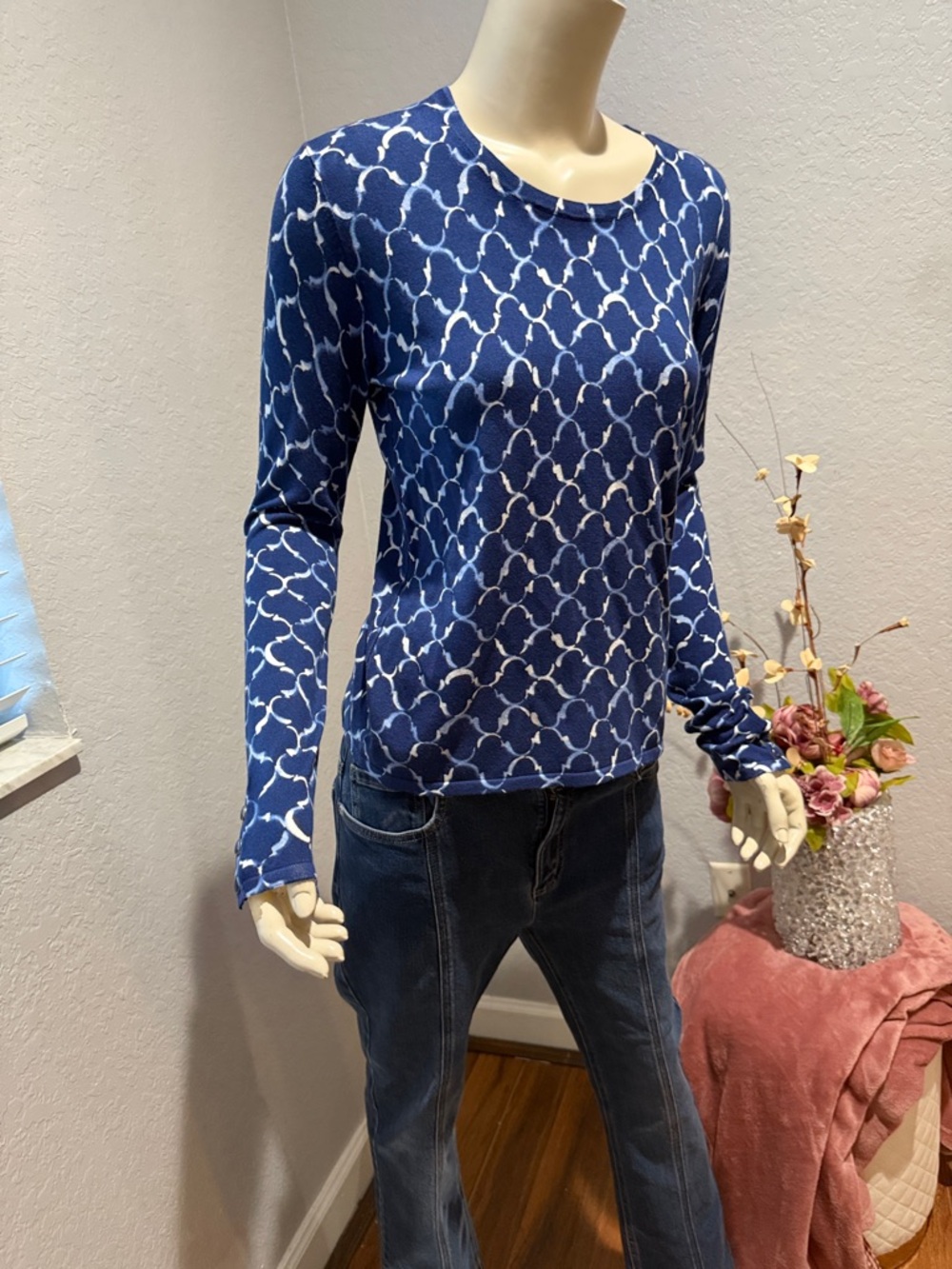 J. McLaughlin Navy and White Geometric Long Sleeve Top